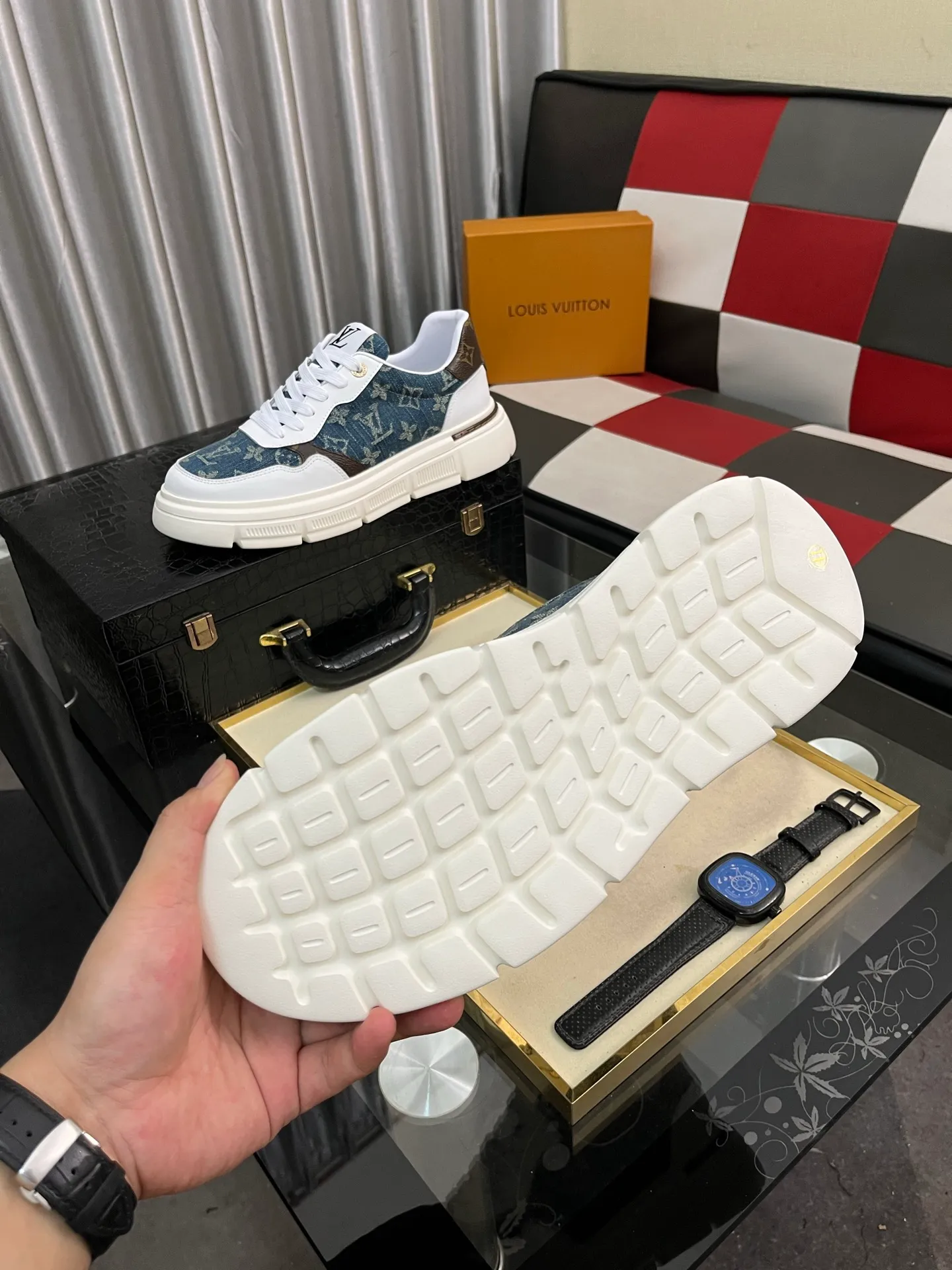 Men's shoes💰420⌚️⌚️"LOUI* VUITTO*" popular men's casual shoes, genuine Italian development💯purchasing level quality✔️The upper is made of official website material first-layer cowhide, comfortable and soft sheepskin feet⚡️Fashionable and versatile. The toe last shape is firm and full, and the soles are made from LV original molds and can be moved in and out of the counter at will. Light and comfortable on the foot~purely handmade, details determine quality! Size:38-442️⃣Colors available
